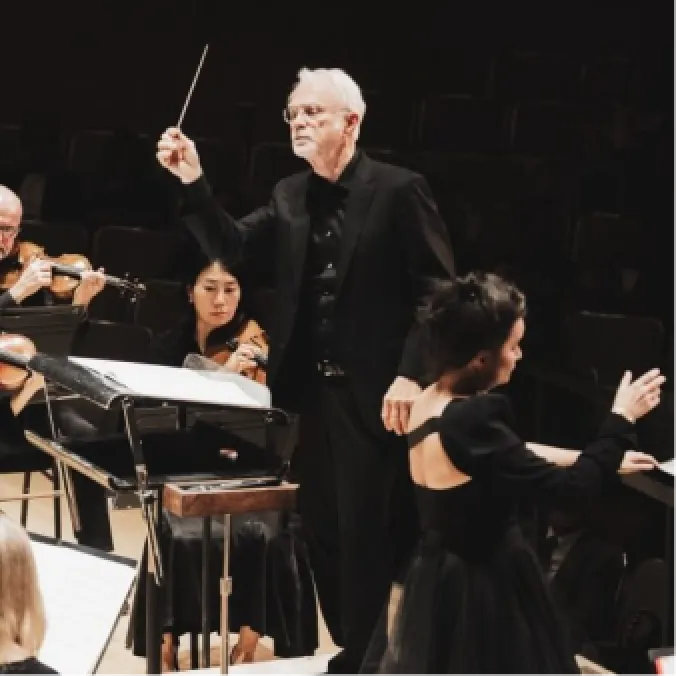 Portrait de John adams, chef d'orchestre